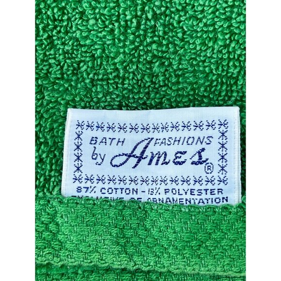 Embroidered Green Holiday Hand Towels Set Of 2 With Candle Design By Ames - Picture 3 of 8